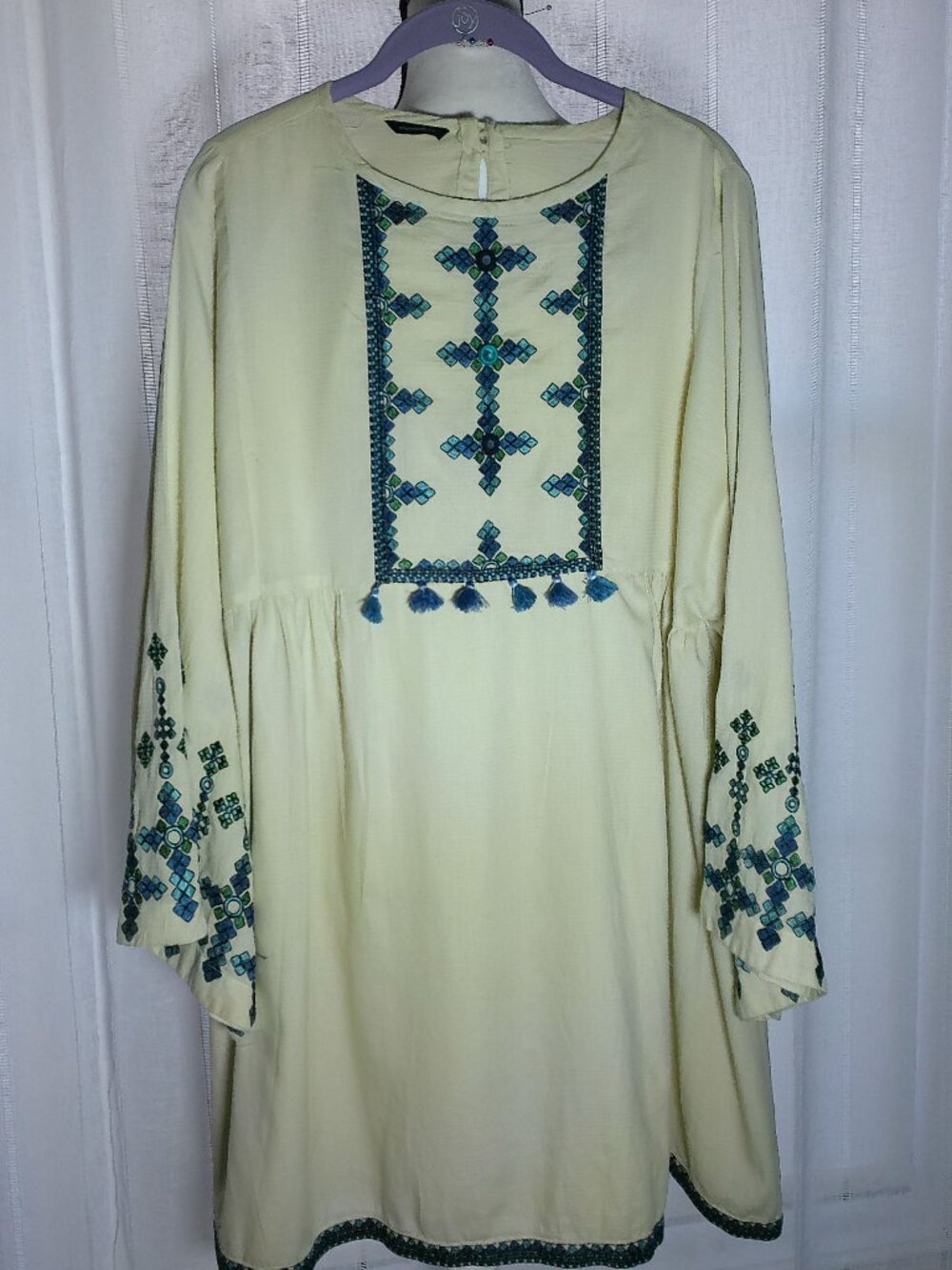 SAPPHIRE Long Sleeves Scoop Neck Dbl Button Back Cream w/Blue Embroidery Tunic M